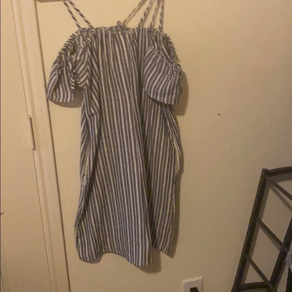I’m selling a bundle of dresses.